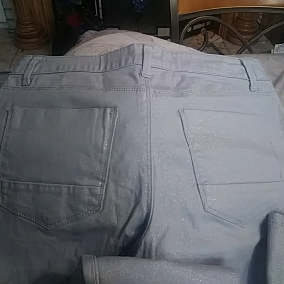 SALE Mossimo skinny jeans. - Picture 3 of 8